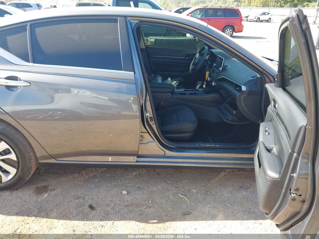 2025 Nissan Altima S FWD photo 5