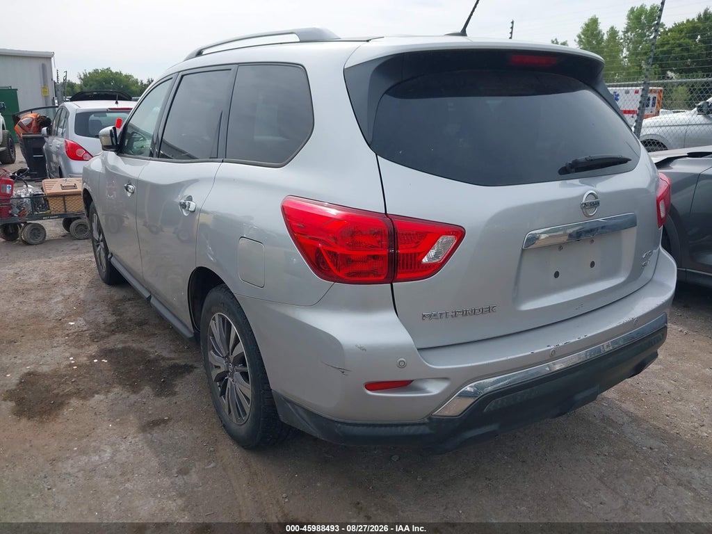 2018 Nissan Pathfinder SV photo 3