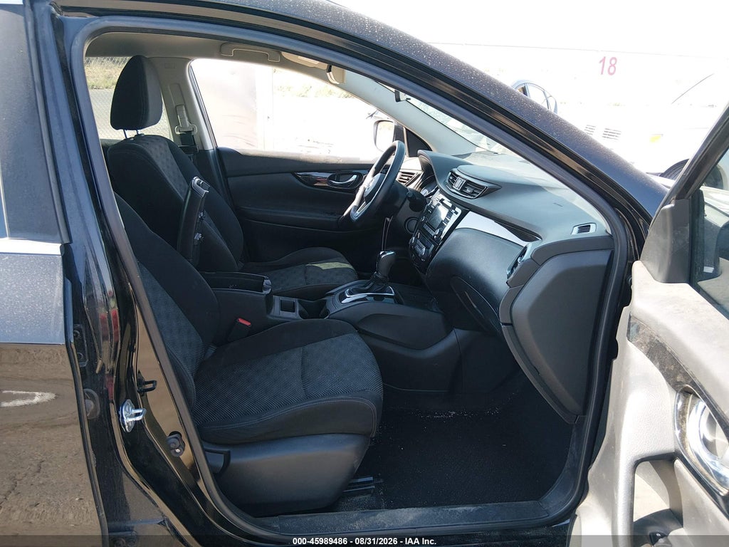 2017 Nissan Rogue Sport SV photo 5