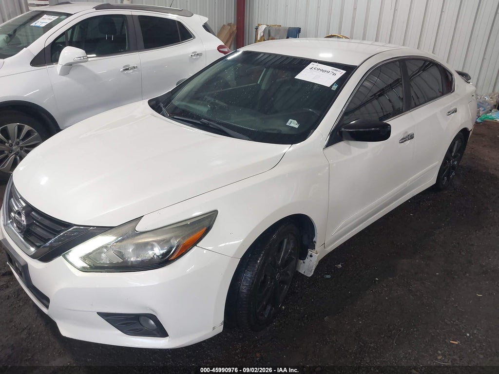 2017 Nissan Altima 2.5 SR photo 2