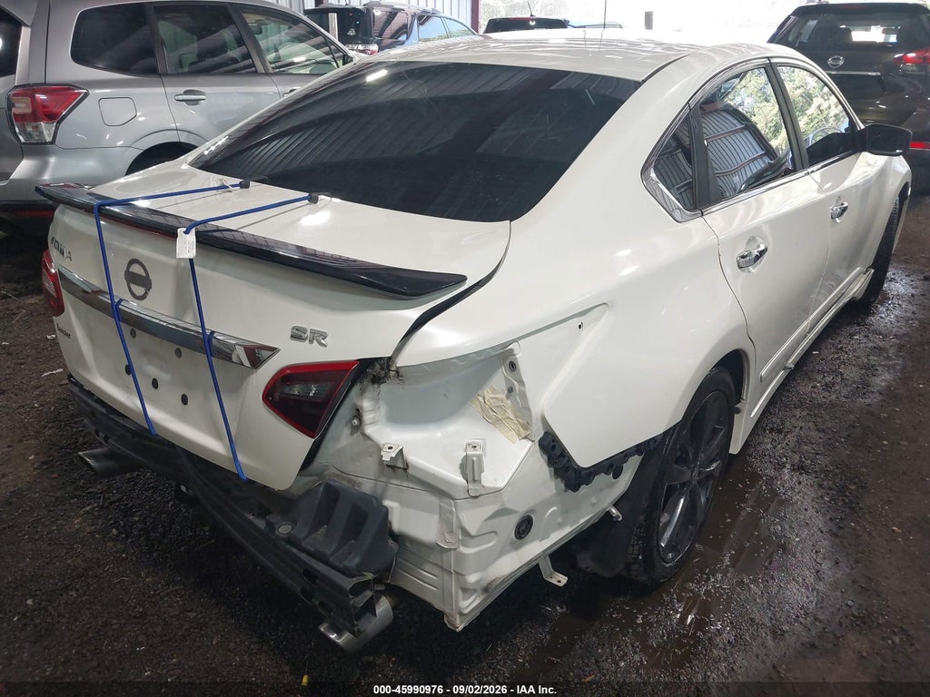 2017 Nissan Altima 2.5 SR photo 4