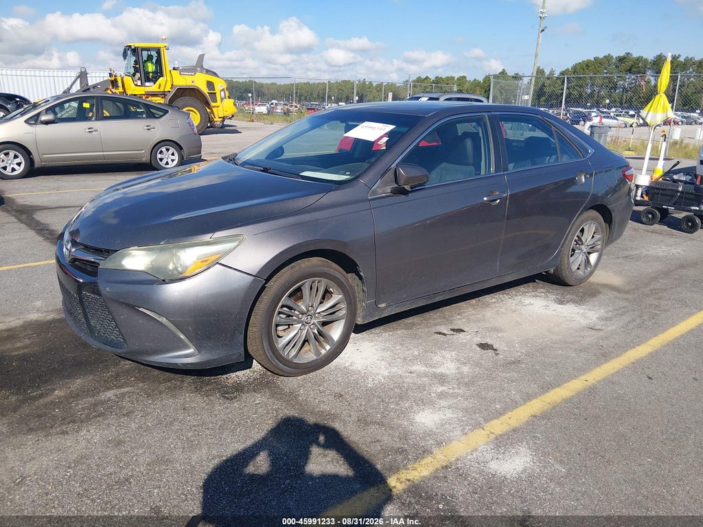 2015 Toyota Camry SE photo 2