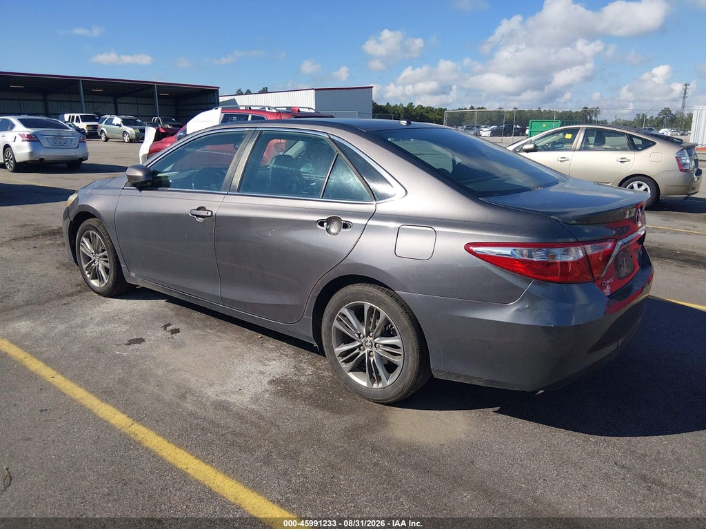 2015 Toyota Camry SE photo 3