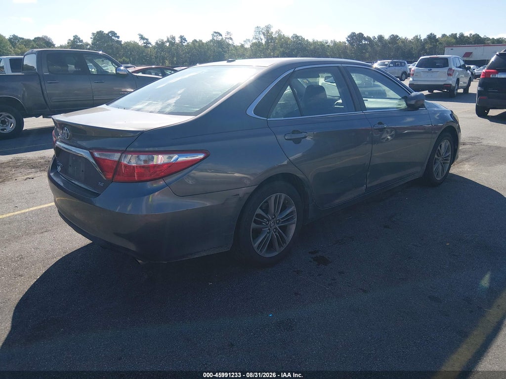 2015 Toyota Camry SE photo 4
