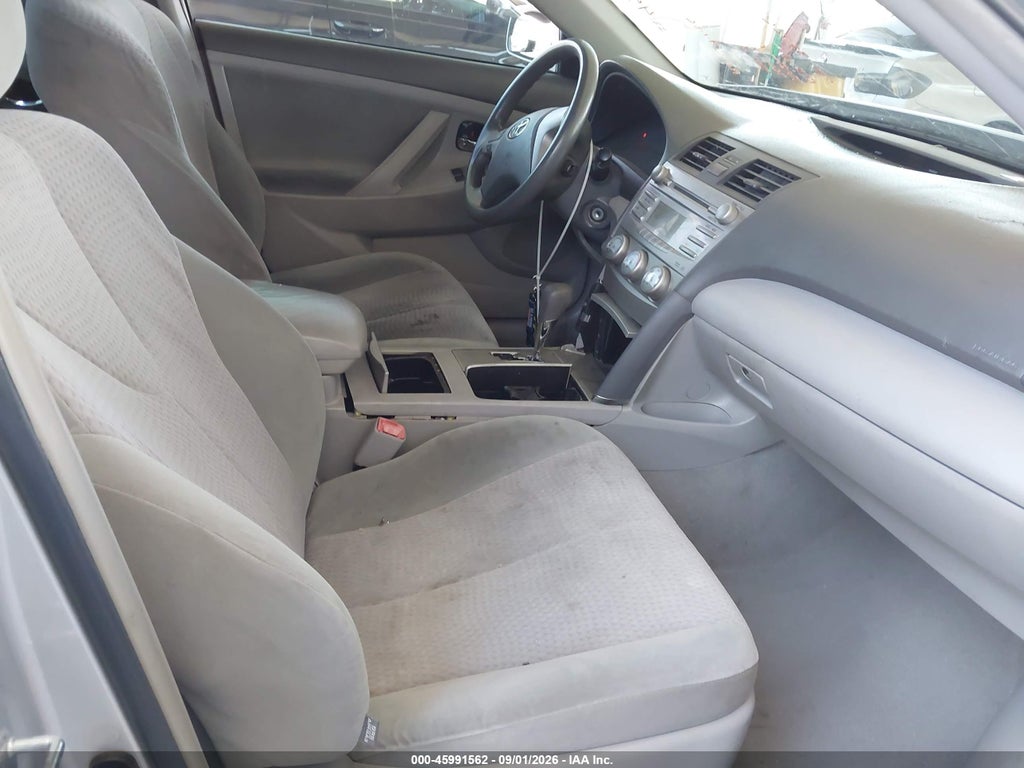 2011 Toyota Camry LE photo 5
