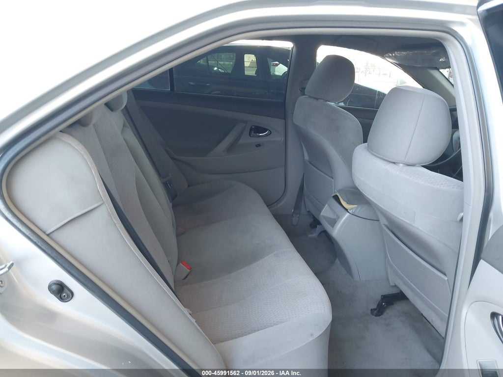 2011 Toyota Camry LE photo 8