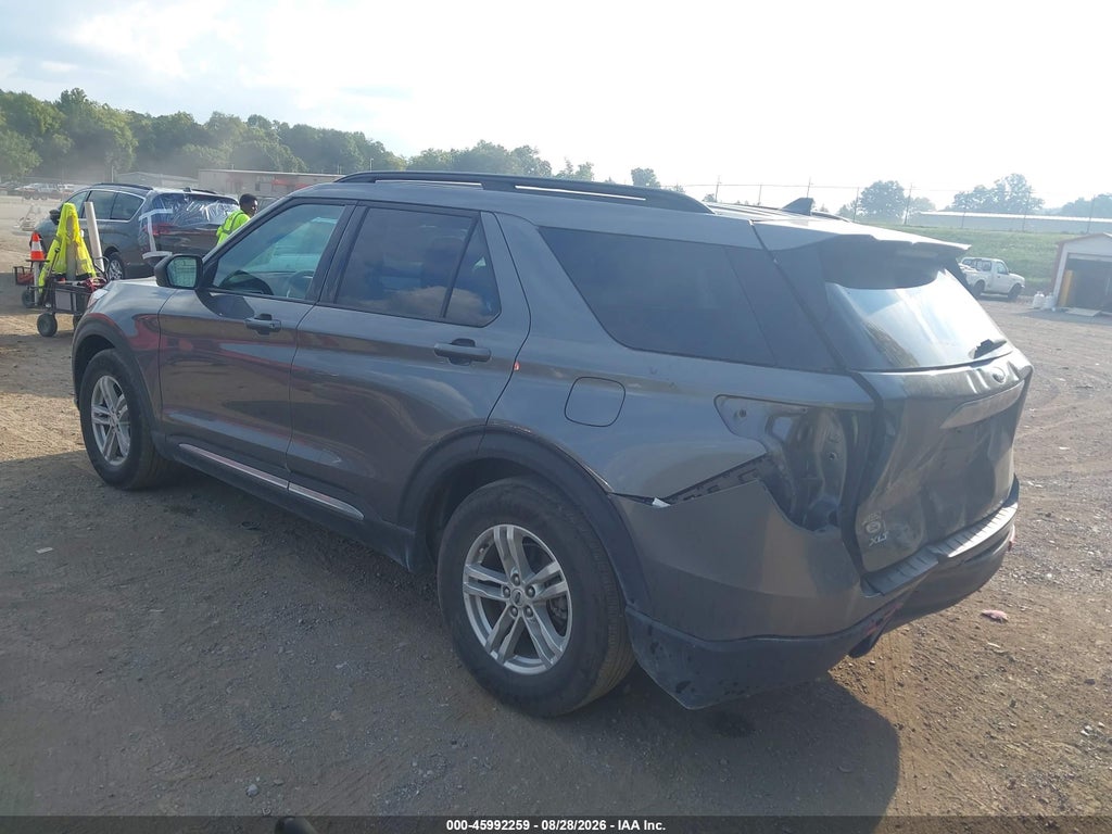 2024 Ford Explorer XLT photo 3