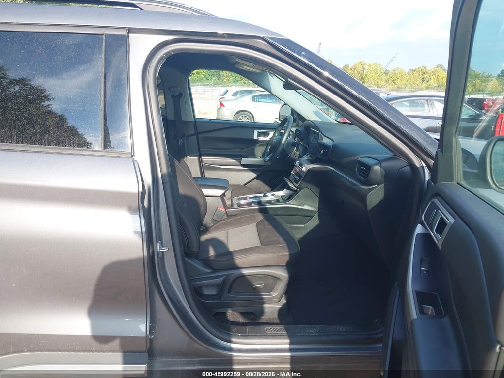 2024 Ford Explorer XLT photo 5