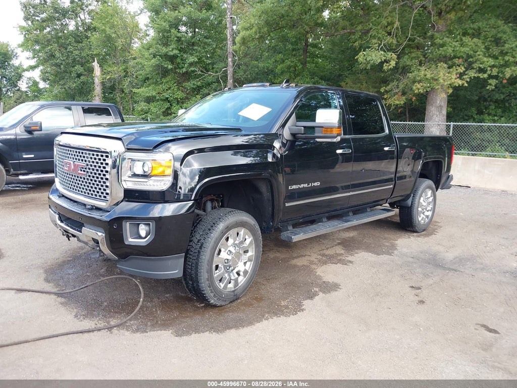 2016 GMC Sierra 2500HD Denali photo 2