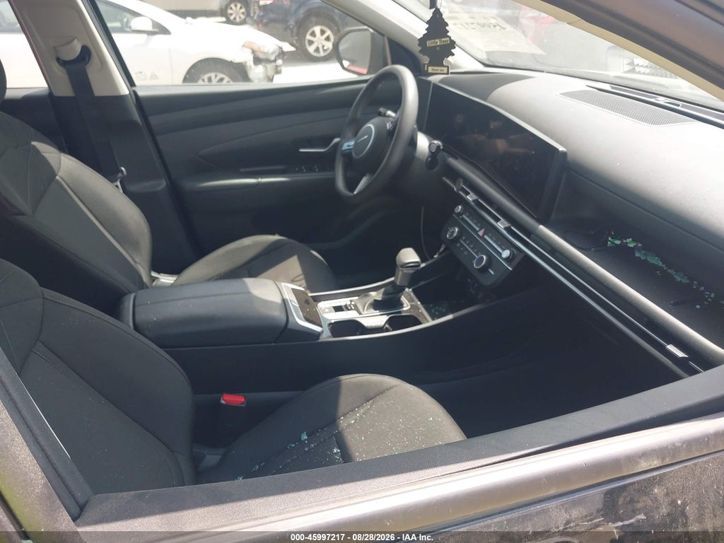 2025 Hyundai Tucson SE photo 5