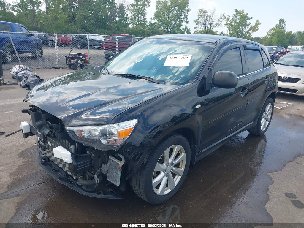2015 Mitsubishi Outlander Sport SE photo 2