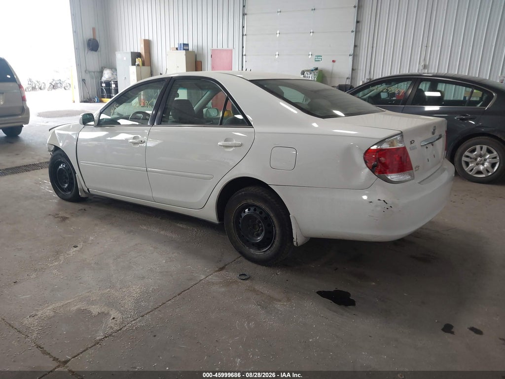 2005 Toyota Camry LE photo 3