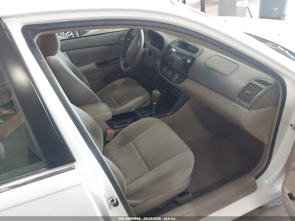 2005 Toyota Camry LE photo 5