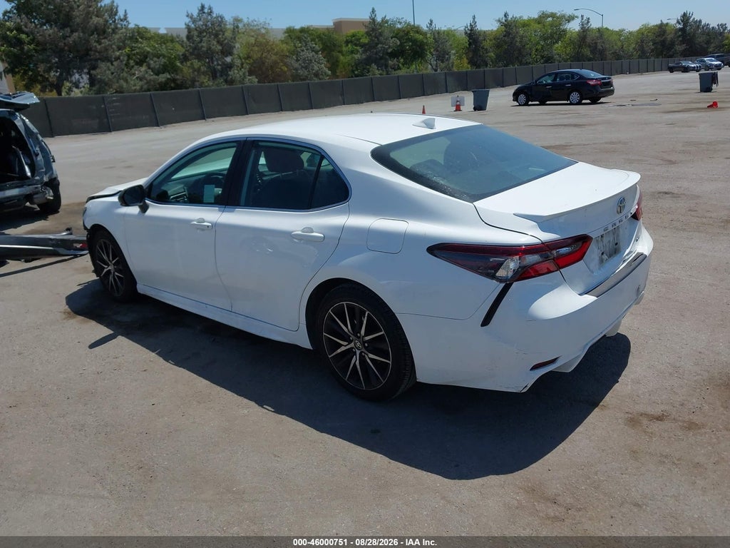 2021 Toyota Camry SE photo 3