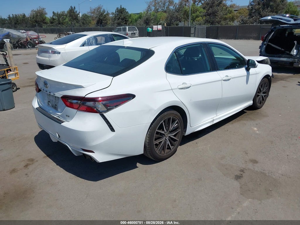 2021 Toyota Camry SE photo 4