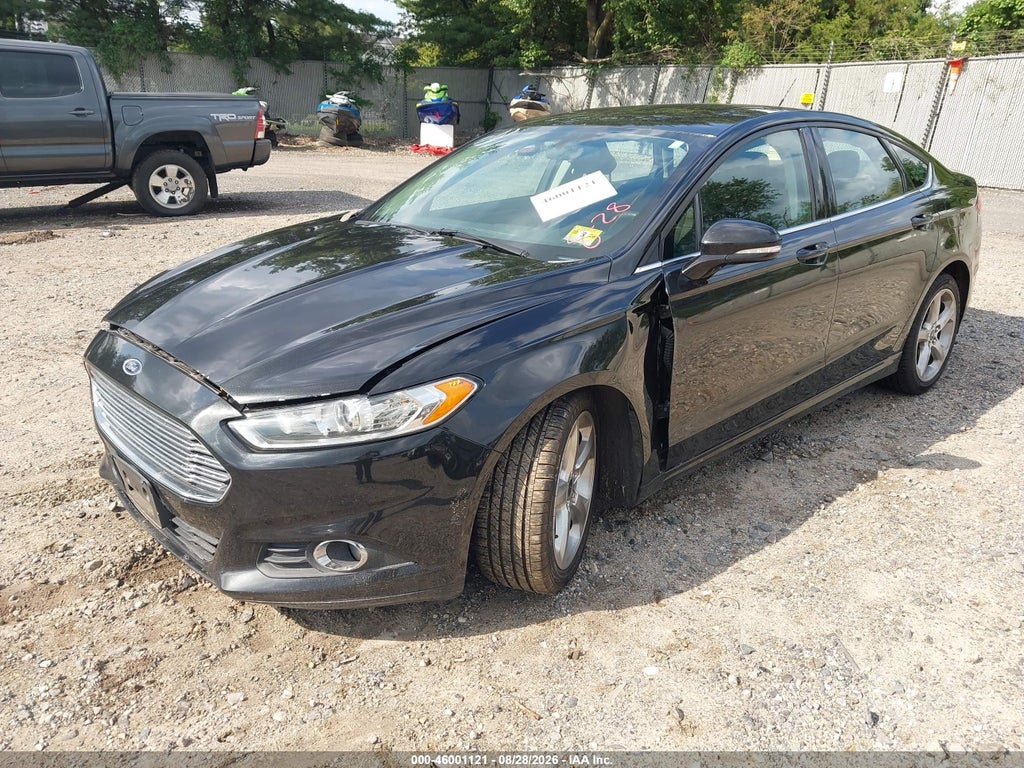 2015 Ford Fusion SE photo 2