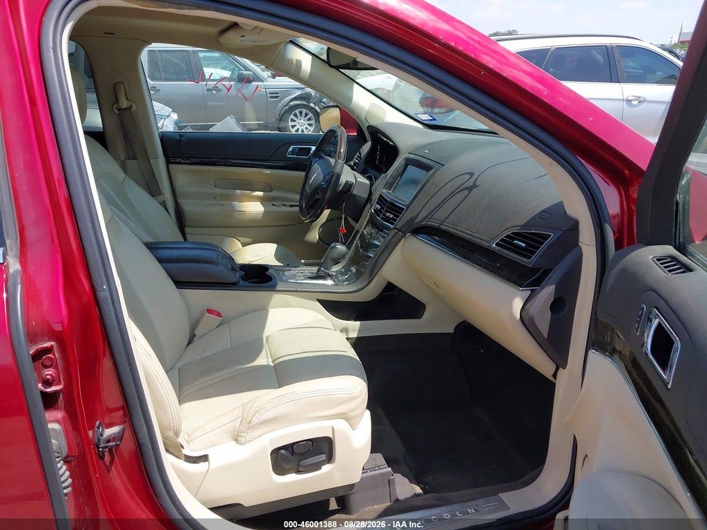 2014 Lincoln MKT Ecoboost photo 5