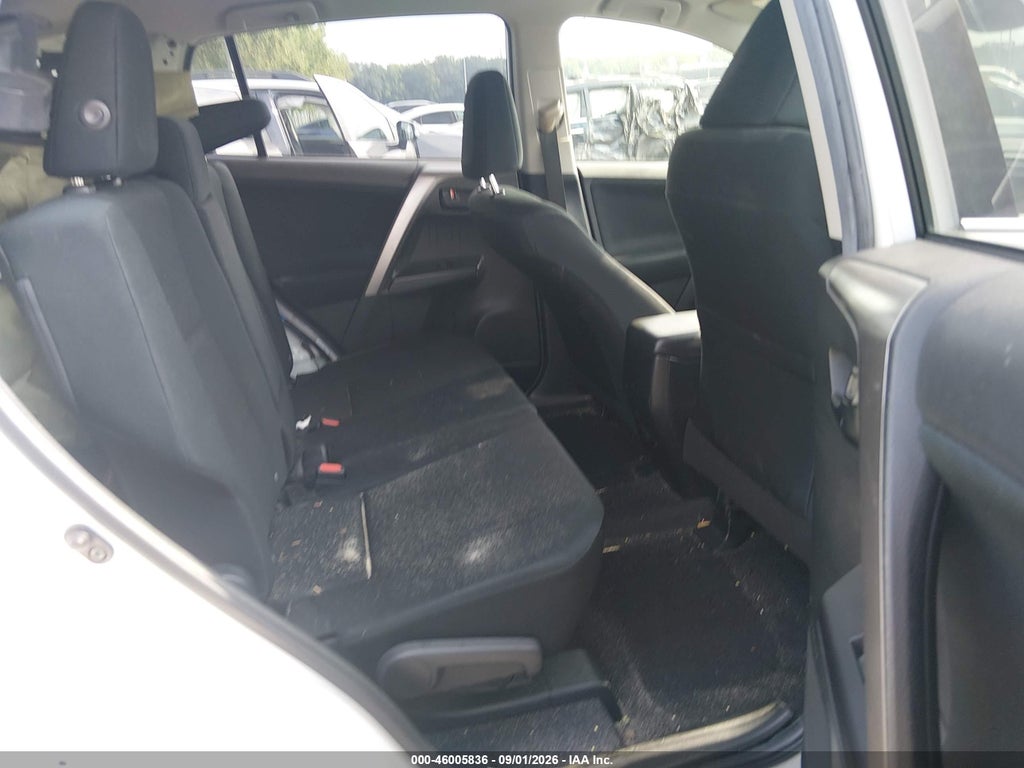2018 Toyota RAV4 LE photo 8