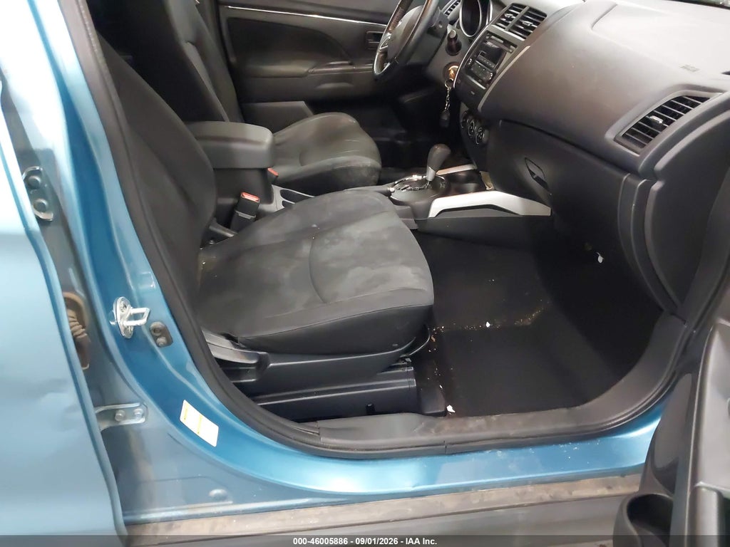 2014 Mitsubishi Outlander Sport ES photo 5