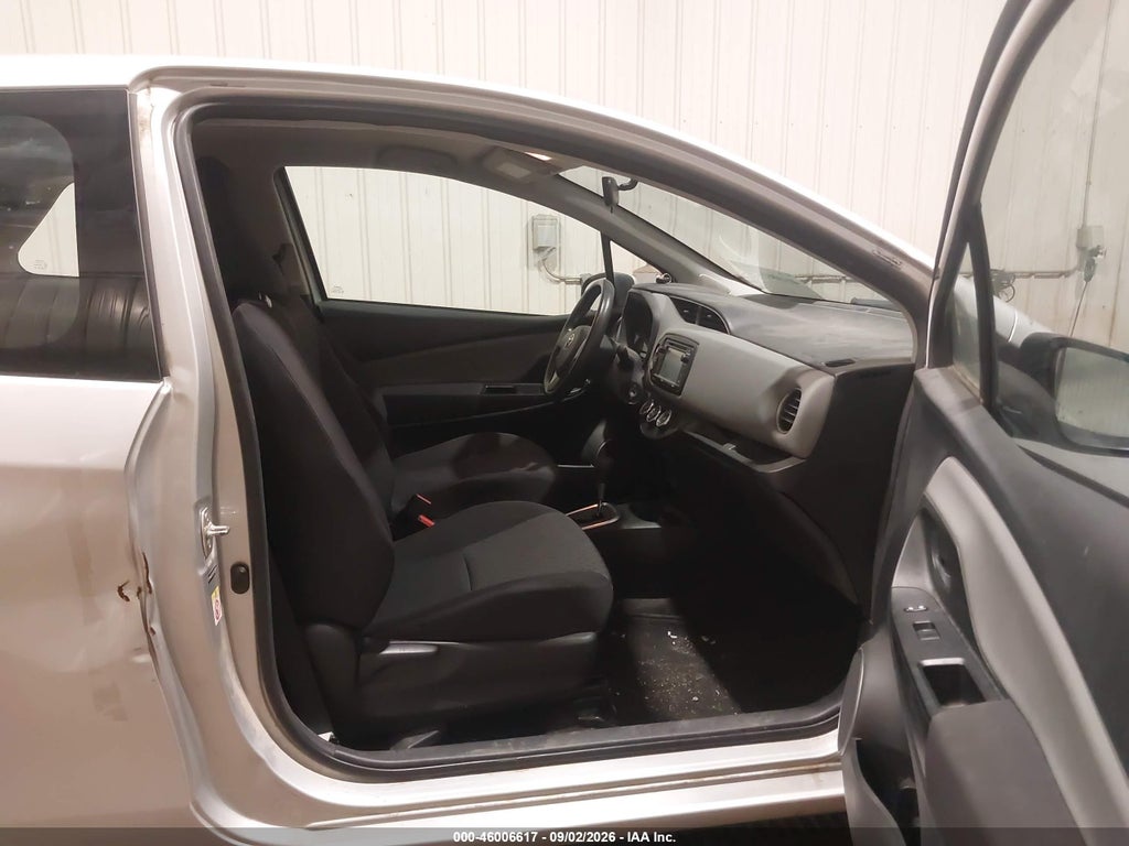 2015 Toyota Yaris LE photo 5