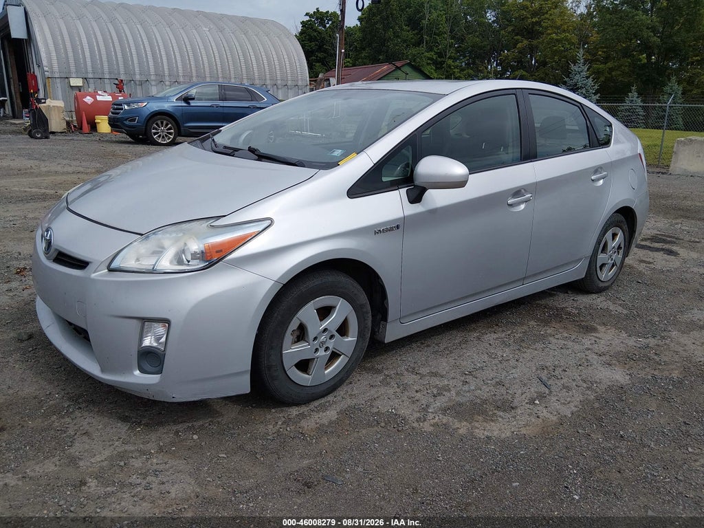 2010 Toyota Prius III photo 2