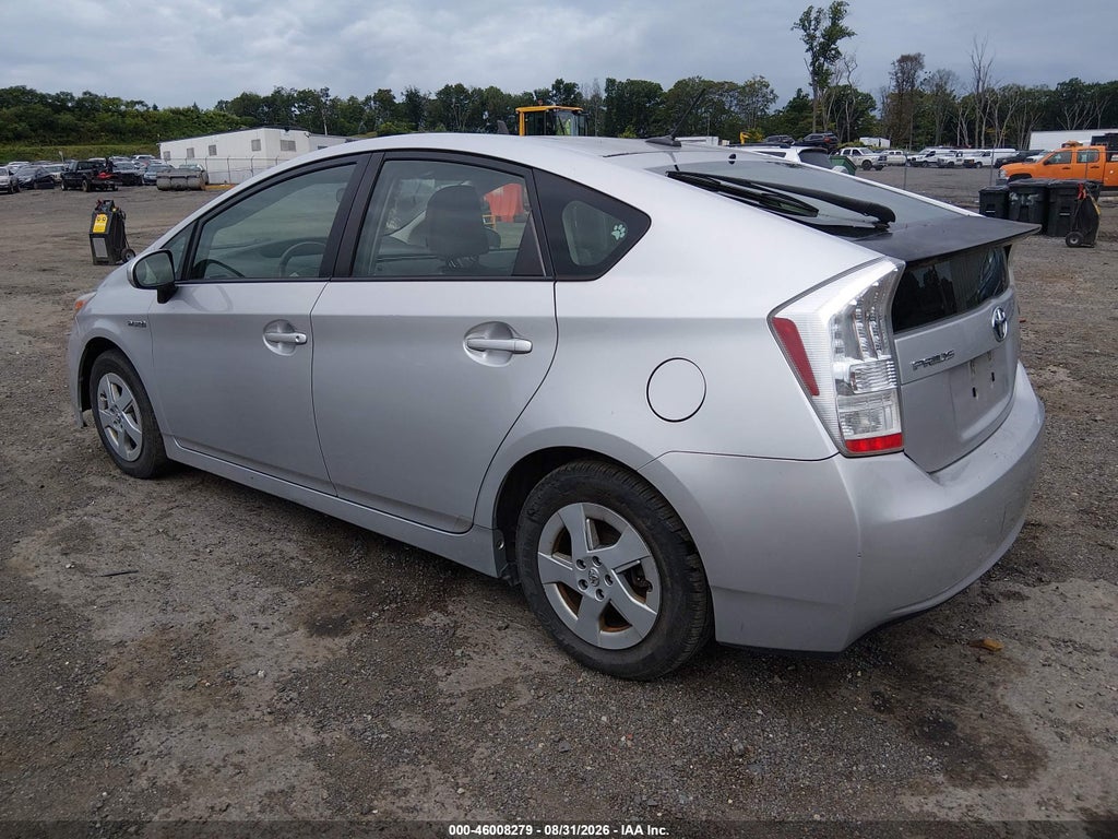 2010 Toyota Prius III photo 3