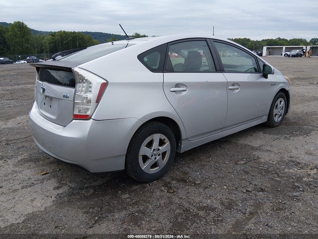 2010 Toyota Prius III photo 4