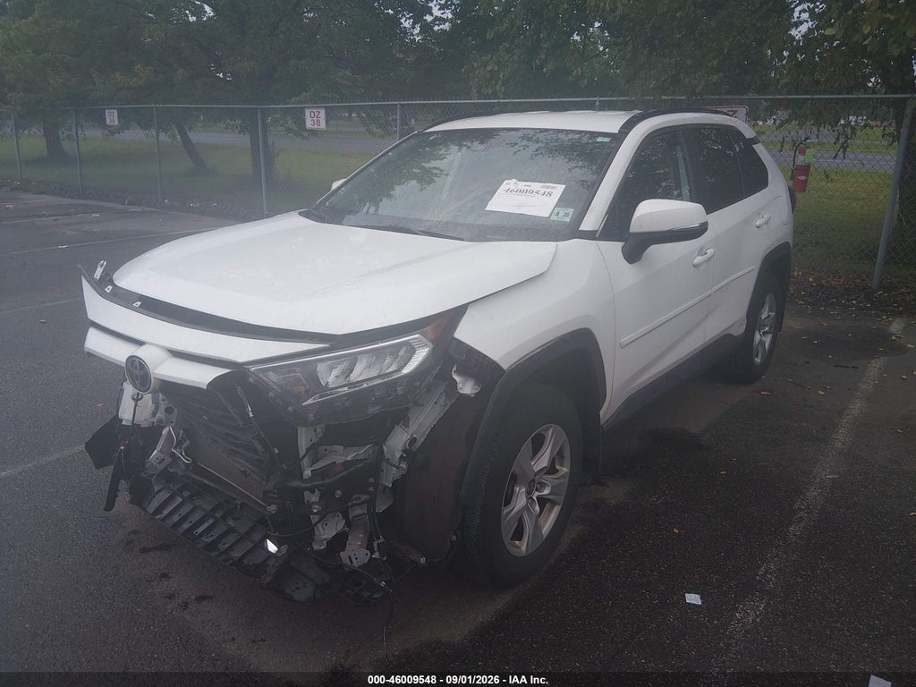 2021 Toyota RAV4 XLE photo 2