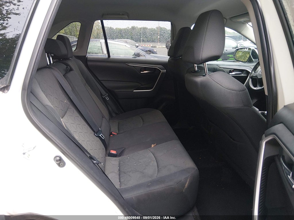 2021 Toyota RAV4 XLE photo 8