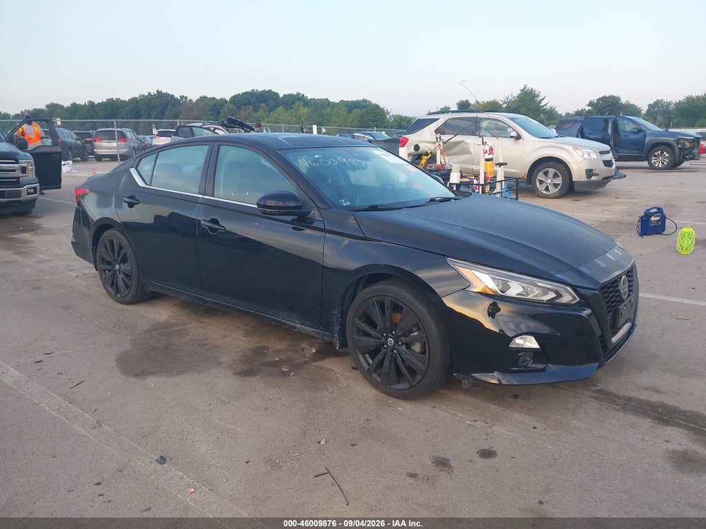 2022 Nissan Altima SR FWD photo 1