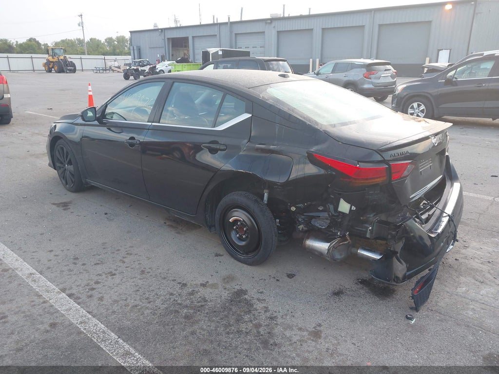 2022 Nissan Altima SR FWD photo 3