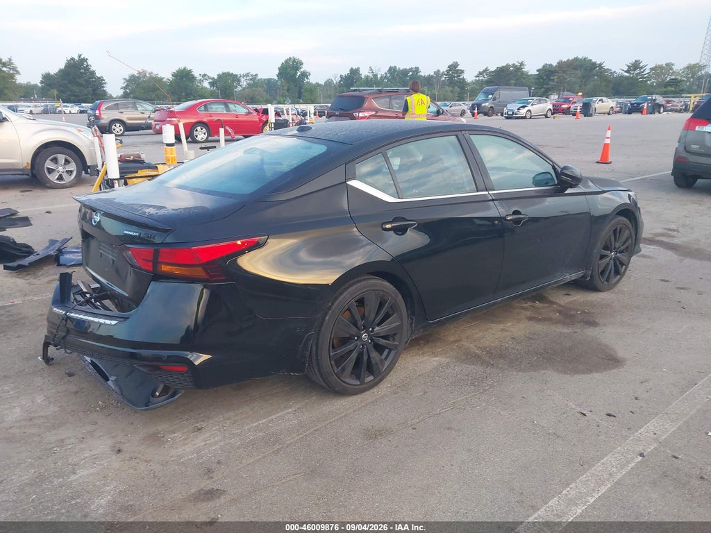 2022 Nissan Altima SR FWD photo 4