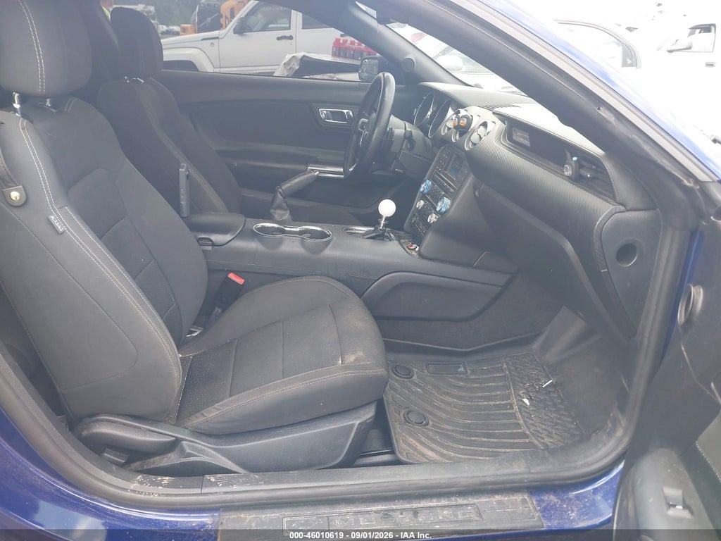 2015 Ford Mustang V6 photo 5