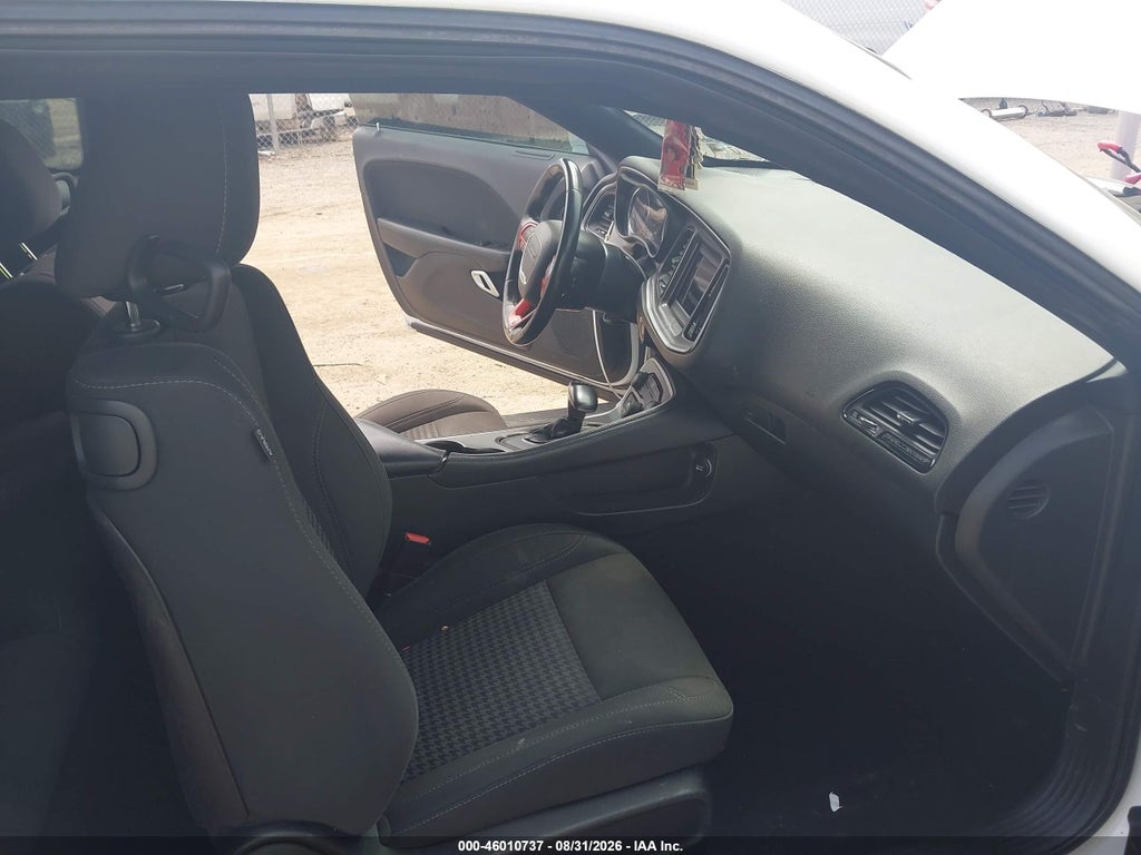 2019 Dodge Challenger SXT photo 5