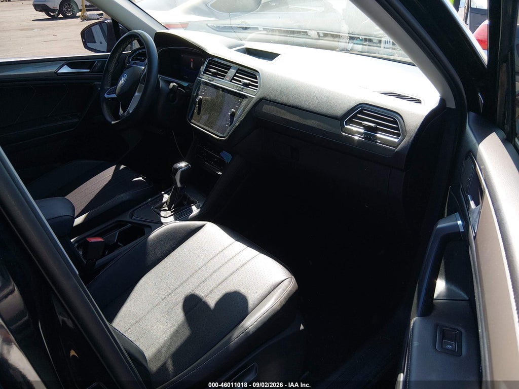 2023 Volkswagen Tiguan 2.0T SE photo 5