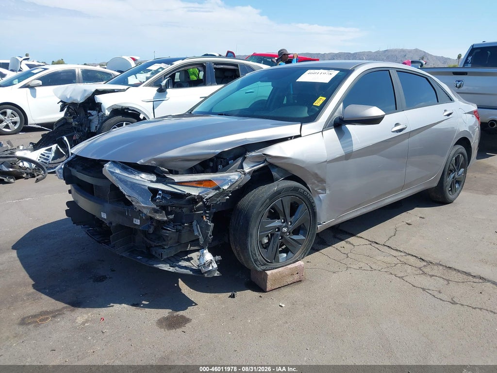 2023 Hyundai Elantra SEL photo 2