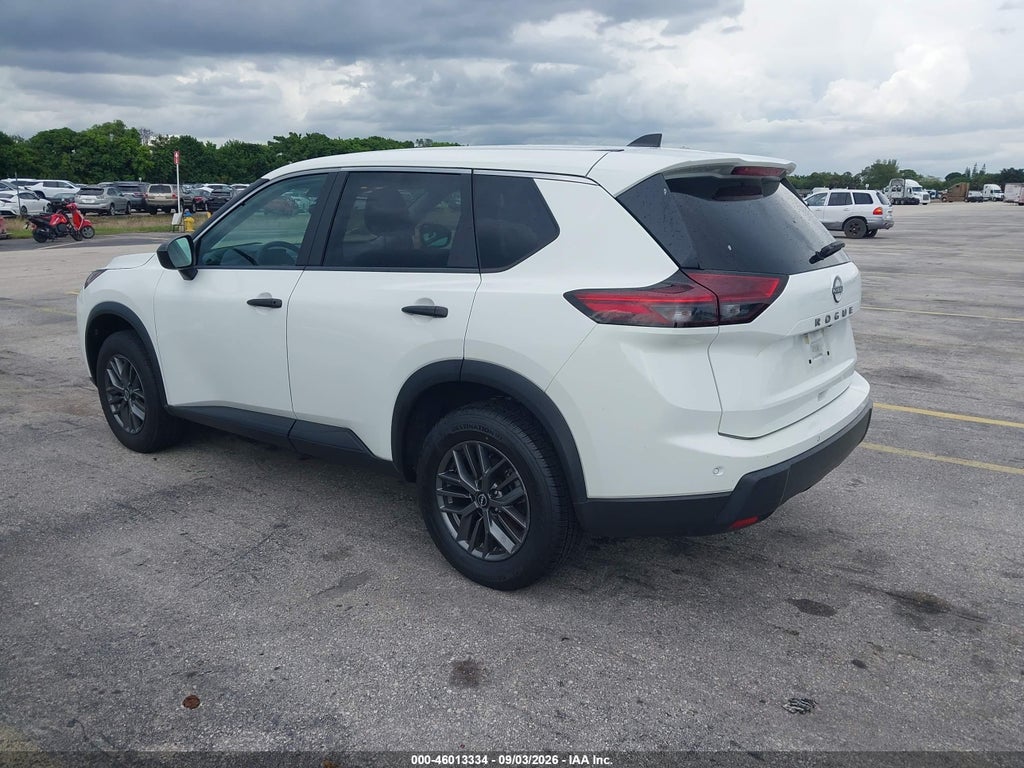 2024 Nissan Rogue S FWD photo 3