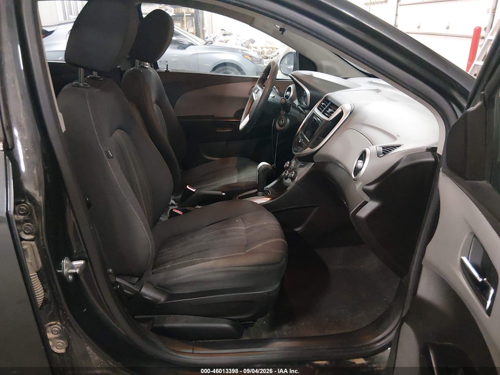 2020 Chevrolet Sonic FWD LT photo 5
