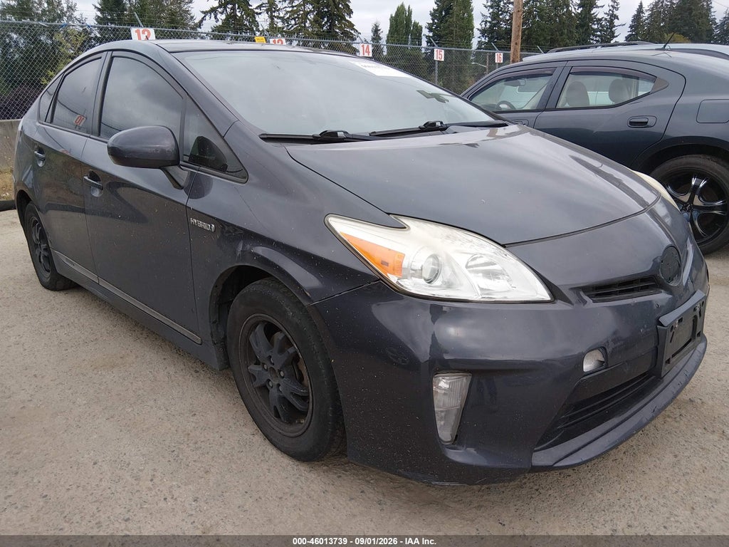 2014 Toyota Prius Three photo 1