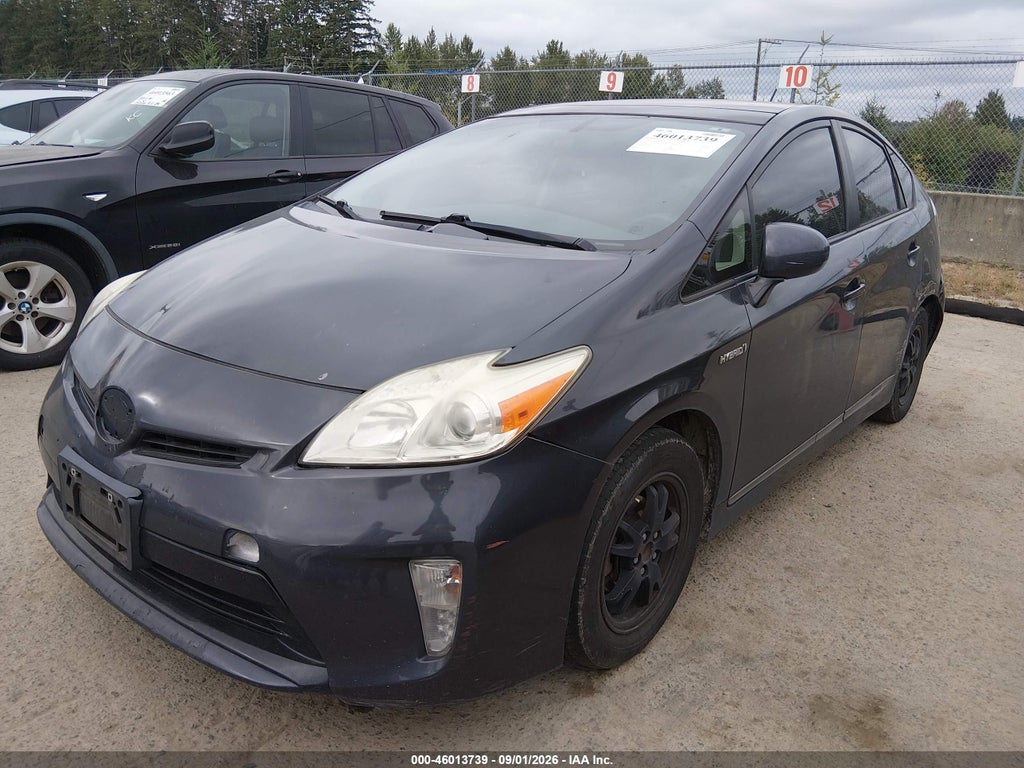 2014 Toyota Prius Three photo 2