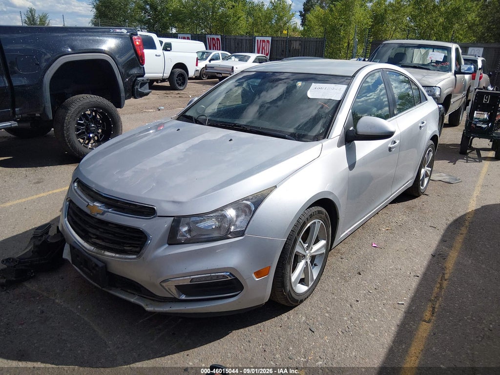 2015 Chevrolet Cruze 2LT Auto photo 2