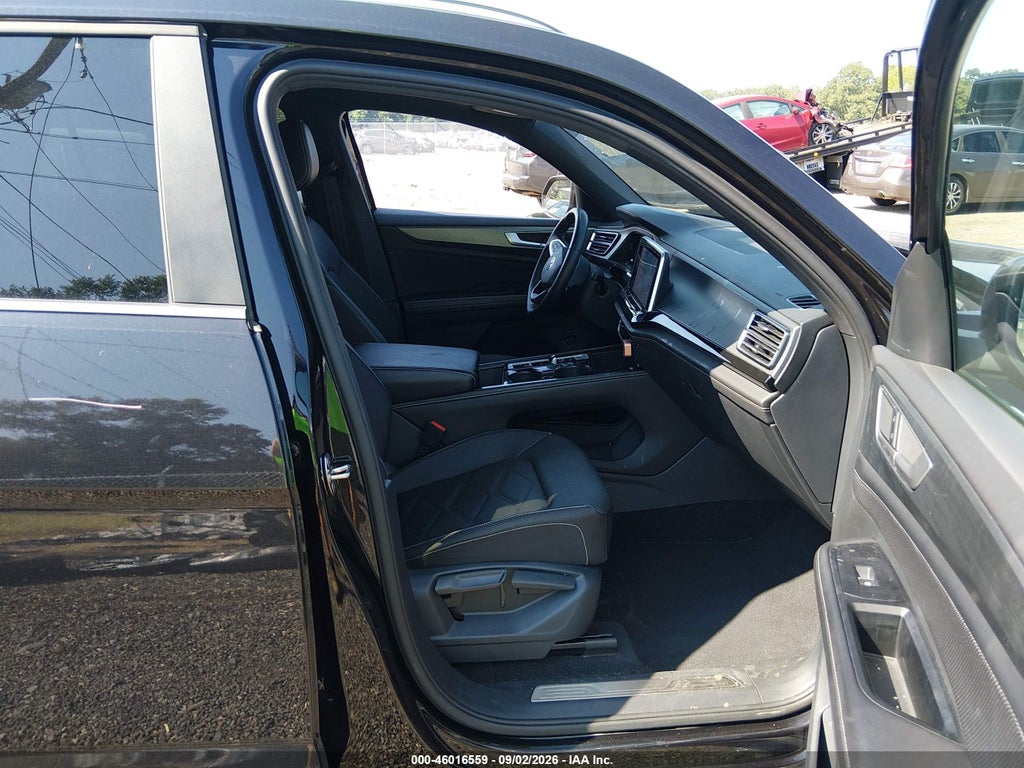 2025 Volkswagen Atlas Cross Sport 2.0T SE W/Technology photo 5