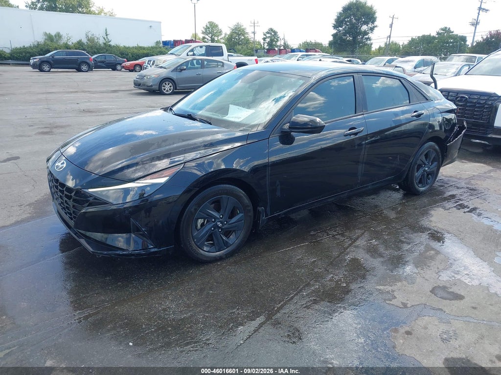 2023 Hyundai Elantra SEL photo 2