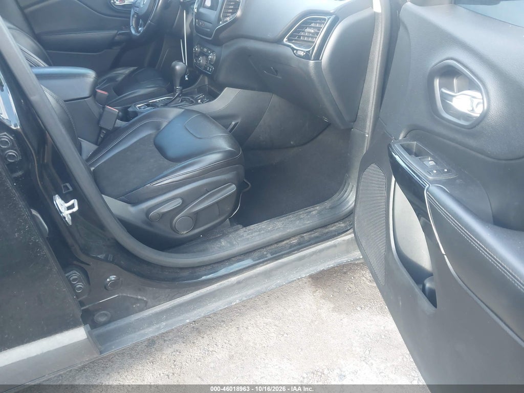 2019 Jeep Cherokee Altitude FWD photo 5
