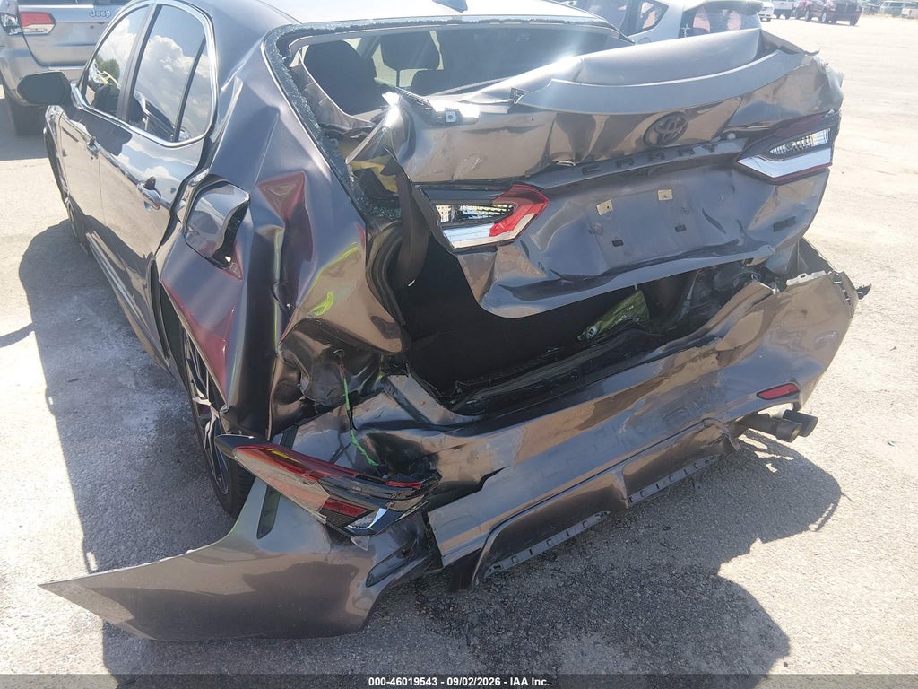 2023 Toyota Camry SE photo 6
