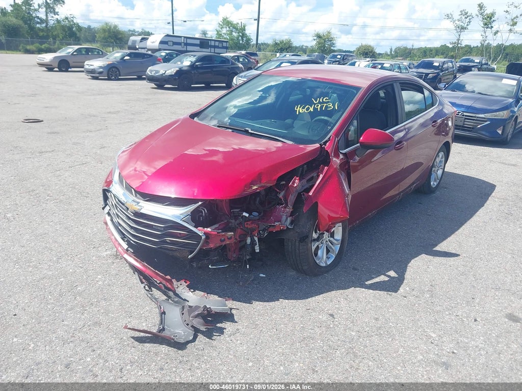 2019 Chevrolet Cruze LT photo 2
