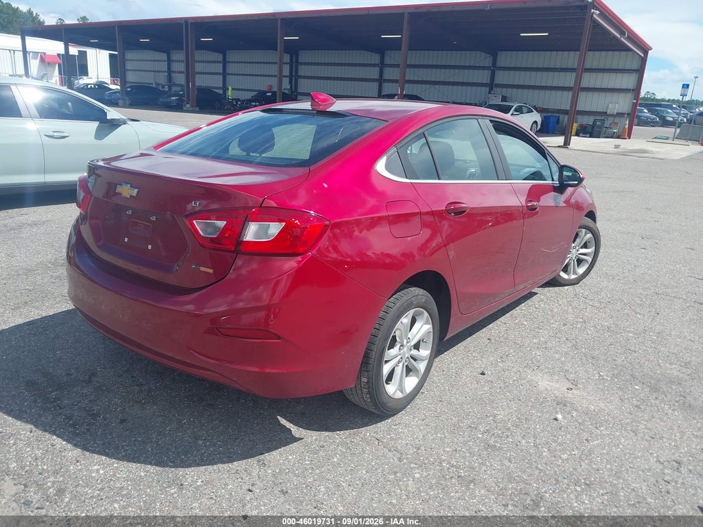 2019 Chevrolet Cruze LT photo 4