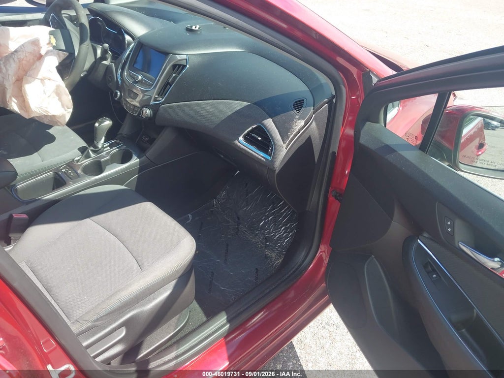 2019 Chevrolet Cruze LT photo 5
