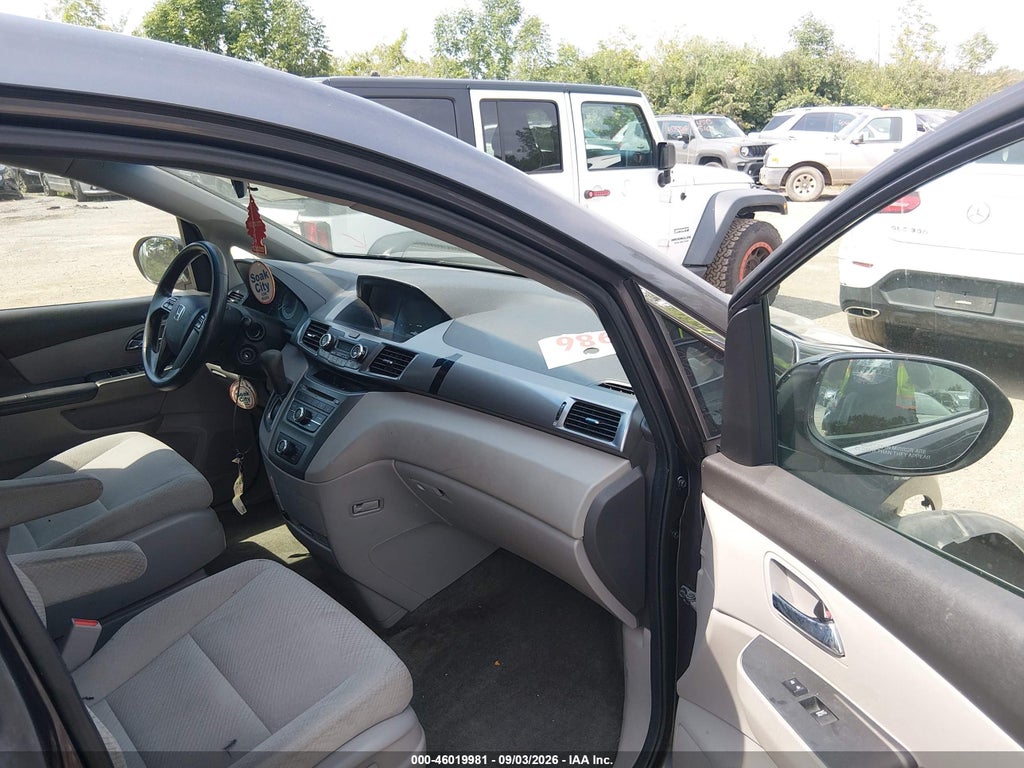 2016 Honda Odyssey LX photo 5