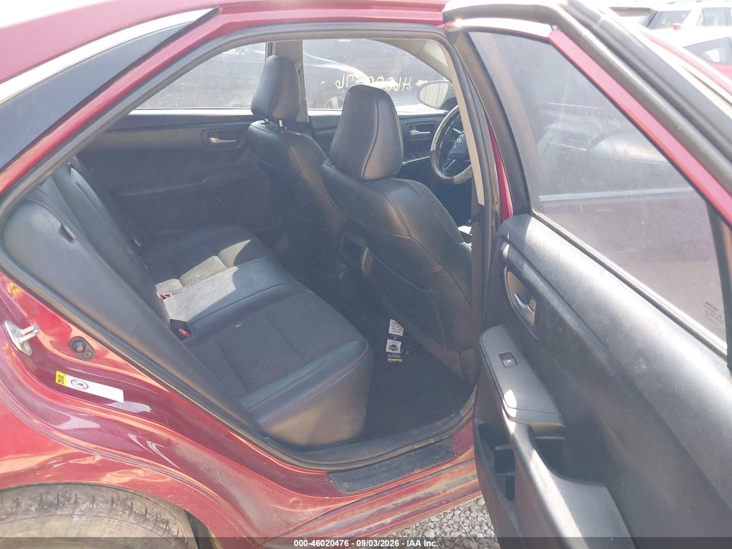 2015 Toyota Camry SE photo 8